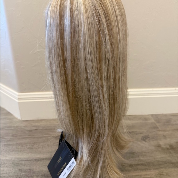 Belle Tress cool champagne blonde wig - Picture 2 of 8